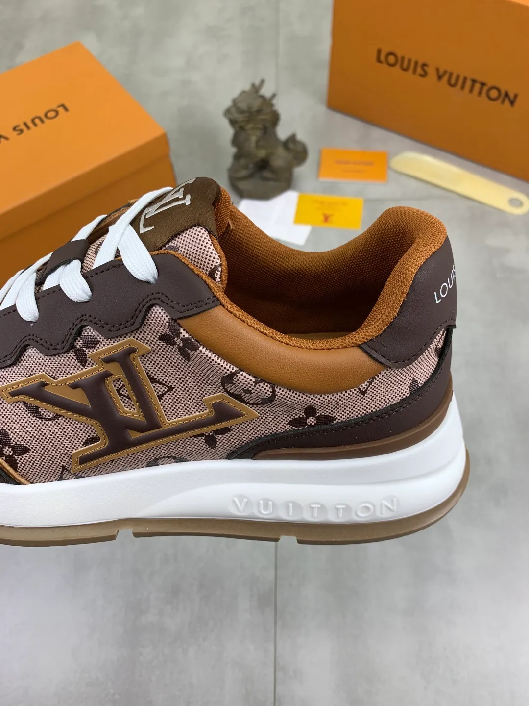 Men's men's shoes💰P440💰[New model]🆘[Louis Vuitton] LV official website latest model🎁casual and fashionable men's shoes👟hot style💥simple and elegant style, exclusive for trendy men. Unique official website latest brand elements👑original decoration, fashionable and generous, the fabric is made of original calfskin➕comfortable and breathable mesh lining➕pig skin lining ✅The official website specifies wear-resistant casual outsole, the classic model is taken in real life🎬Color: 2️⃣colors available😍Number of codes: 38-44 (45 46 customized)